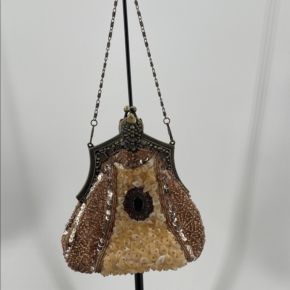 1.18.26 My Gift Victorian Trading Annalise White Beaded Kiss Lock Purse 👜